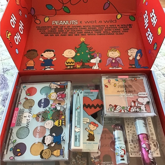 Wet N Wild x Peanuts PR Box 11 products + Bonus Sample - Picture 3 of 3